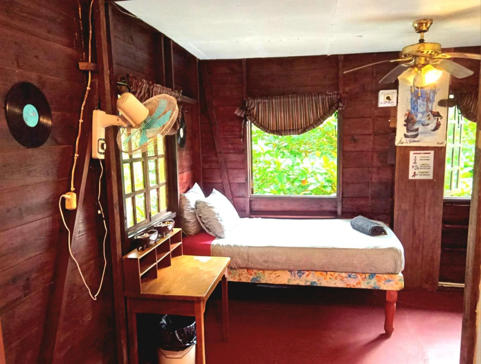 La Familia Guest House And Natural Farm Порт-Антонио Экстерьер фото