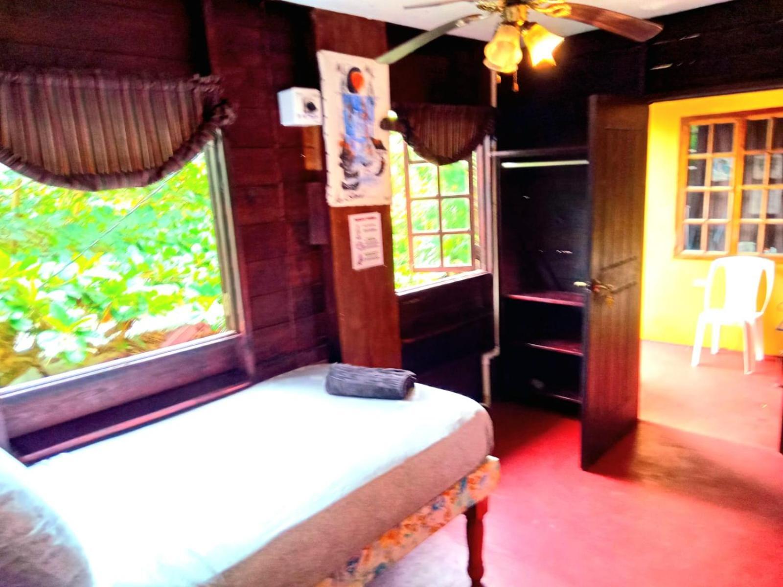 La Familia Guest House And Natural Farm Порт-Антонио Экстерьер фото