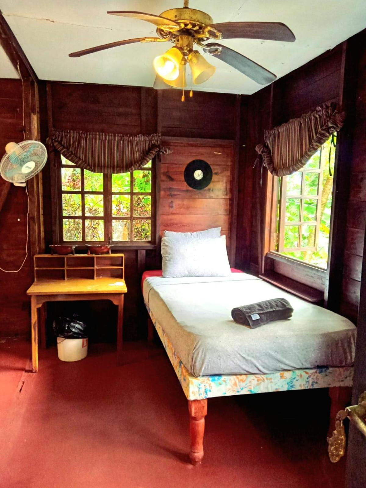 La Familia Guest House And Natural Farm Порт-Антонио Экстерьер фото